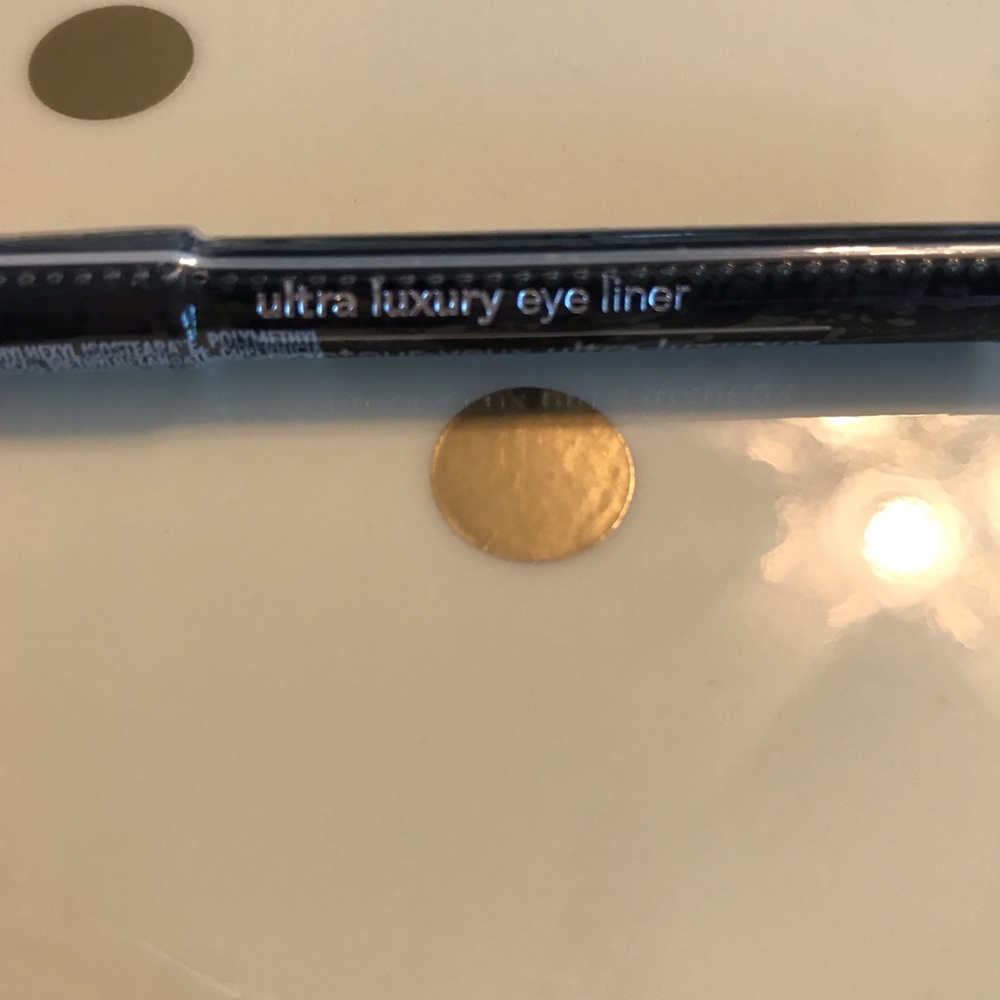 AVON Ultra Luxury Eyeliner
